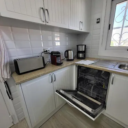 Cosy, Well Equipped House, 5 Min. From The
