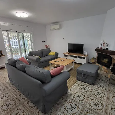 Дом отдыха Cosy, Well Equipped House, 5 Min. From The