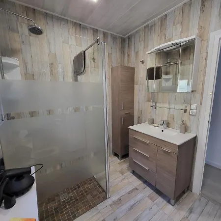 Cosy, Well Equipped House, 5 Min. From The